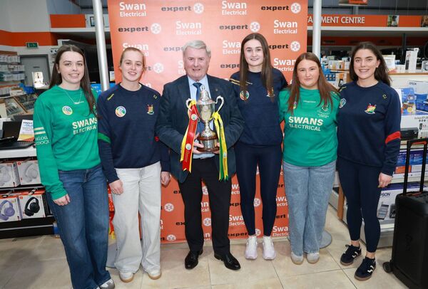 Sean Swan with members of the Carlow All-Ireland U23 Championship-winning team, Niamh Cox, Sarah Sheehan, Aimie Nolan, Aoibhinn Dowling and Caoimhe Jordan.