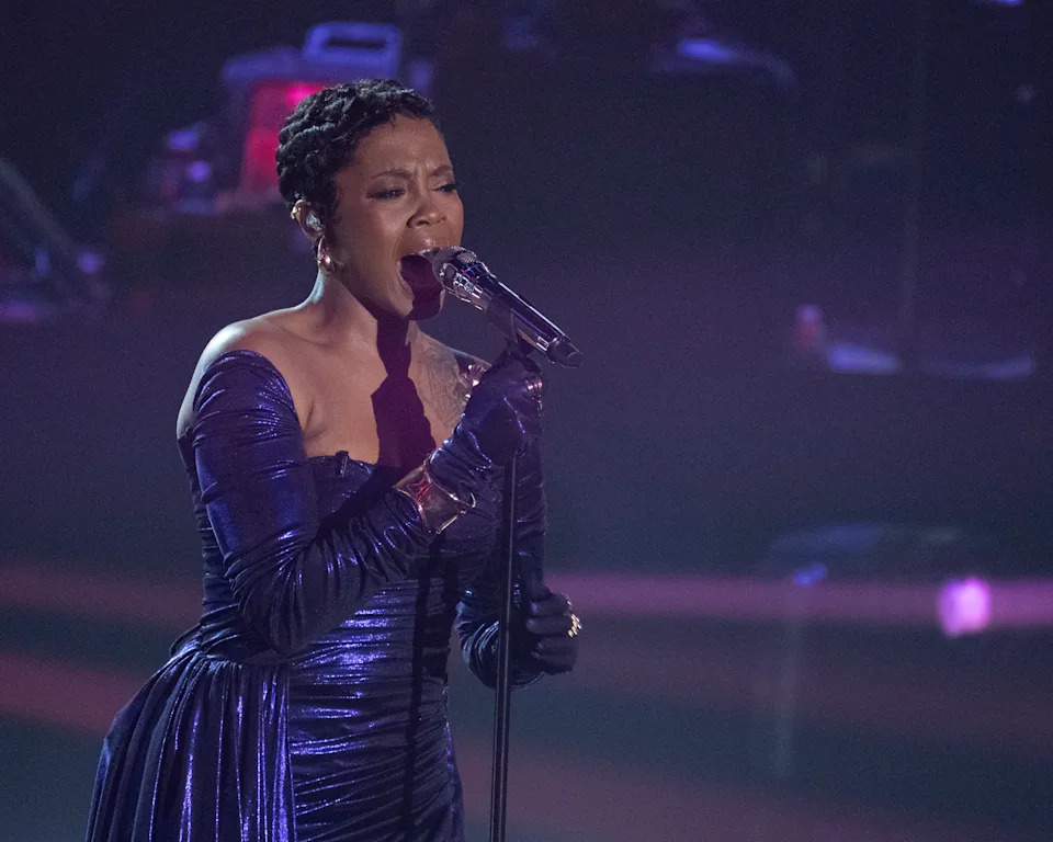 Keyla Richardson performing on American Idol.