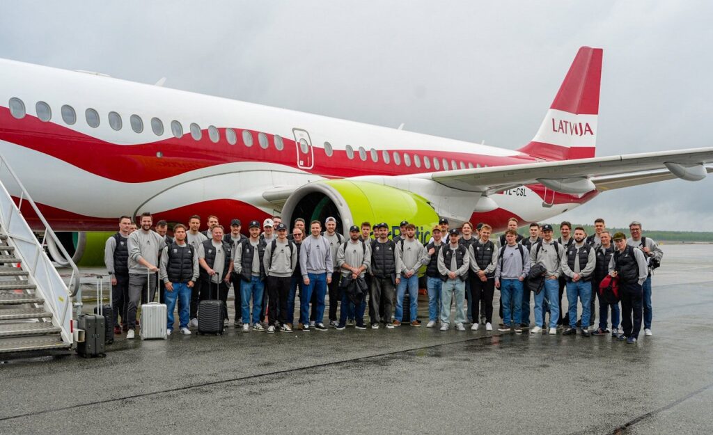 Latvian hockey team arrives in Zurich Latvian hockey team arrives in Zurich