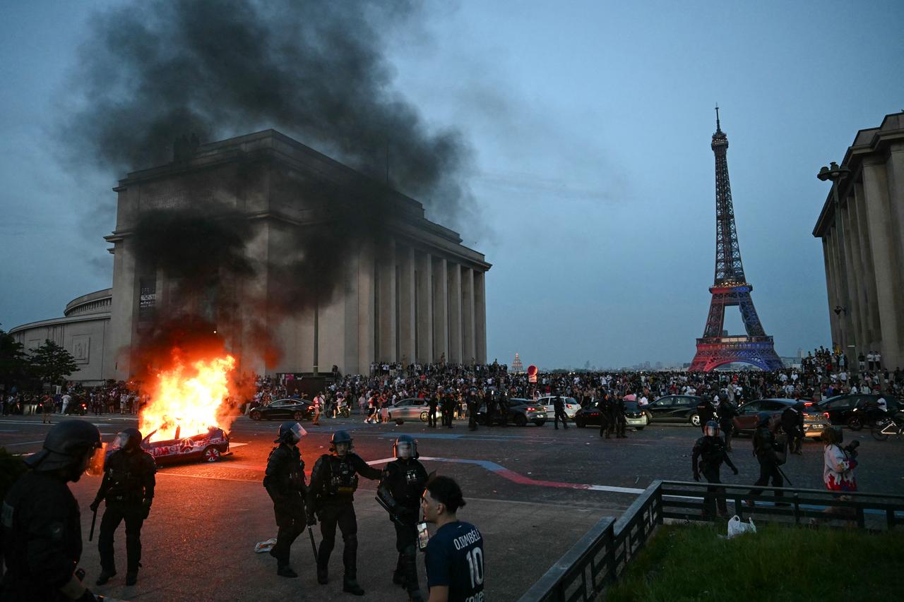 Car set ablaze as PSG supporters celebrate their team's win, May 30, 2026. (AFP Photo)
