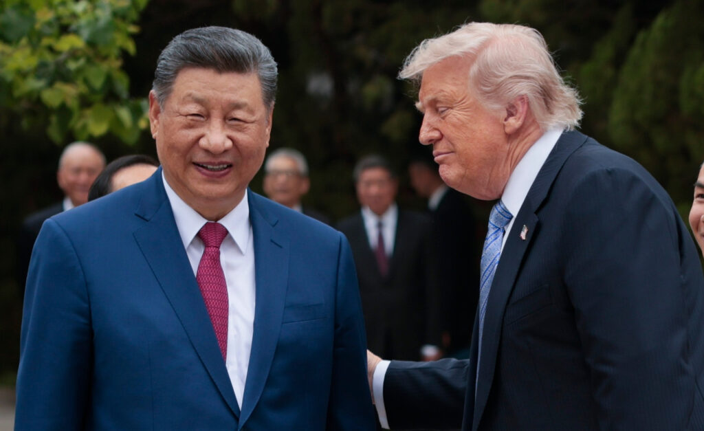 U.S. President Donald Trump, right, speaks with Chinese President Xi Jinping during a visit to the Zhongnanhai Garden in Beijing on May 15. [AP/YONHAP]