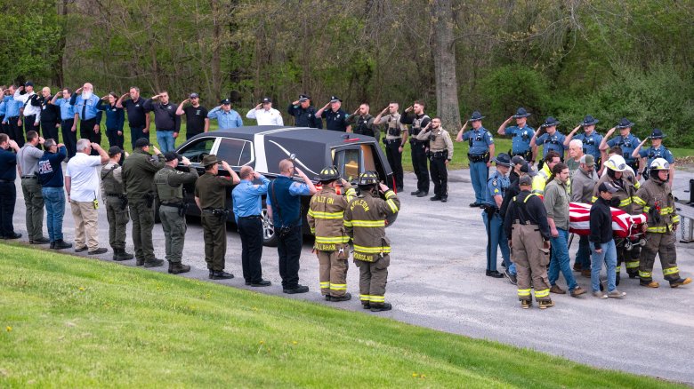 Live updates: Over 100 responders salute remains of firefighter in Augusta procession – The Portland Press Herald Live updates: Over 100 responders salute remains of firefighter in Augusta procession - The Portland Press Herald