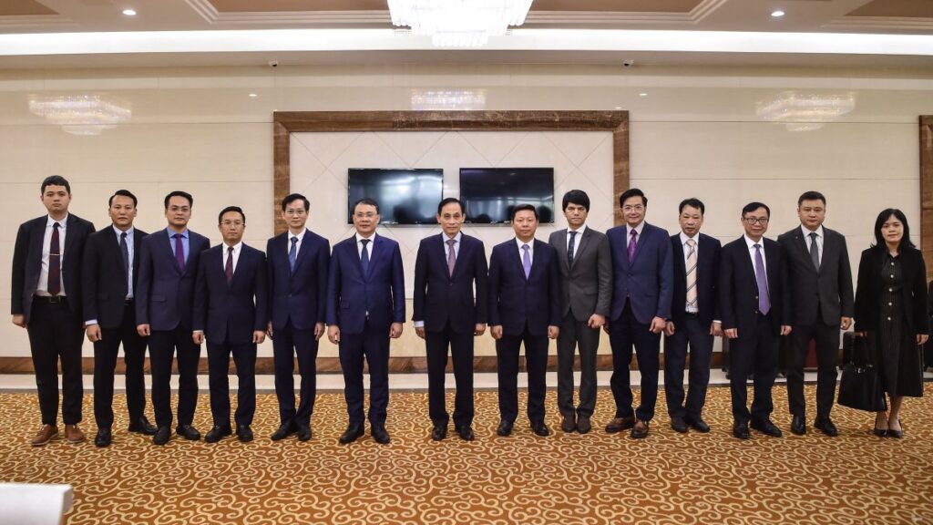 North Korean, Vietnamese foreign ministers hold talks in Pyongyang North Korean, Vietnamese foreign ministers hold talks in Pyongyang