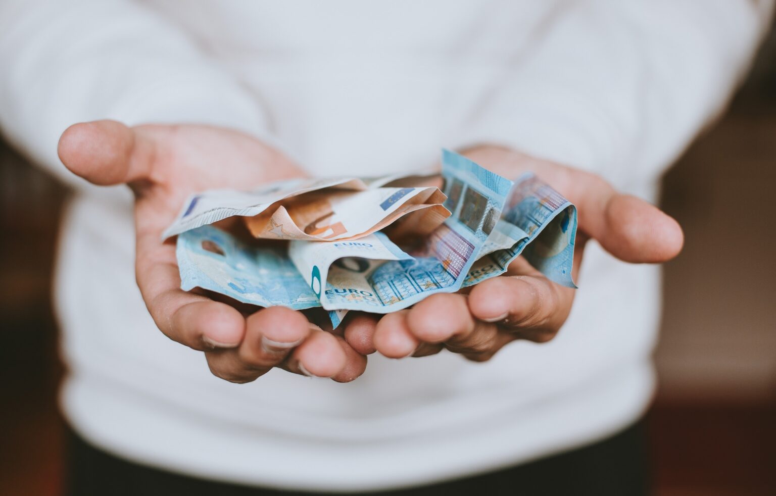 Workers and union activists react: 'You can't live a dignified life with the minimum wage in Luxembourg'