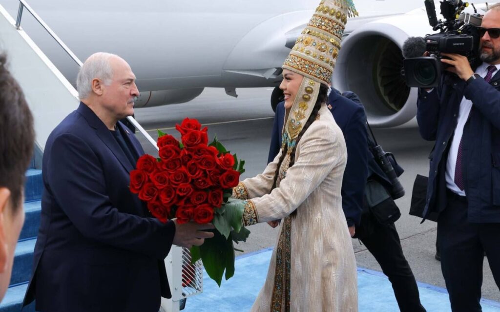 Belarusian and Kyrgyz presidents land in Astana ahead of Eurasian Economic Forum