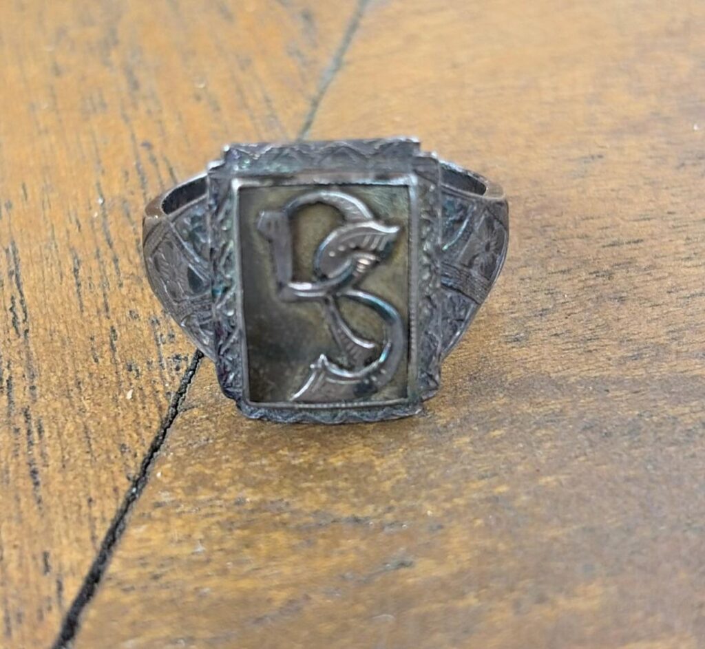 Found this in my Grandpa‘s attict. Does somebidy know what it could mean?
