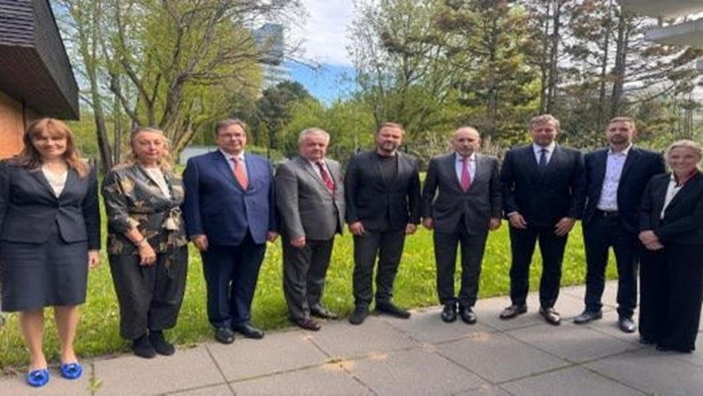 Safadi Discusses Expanding Private Sector Partnerships in Esto...