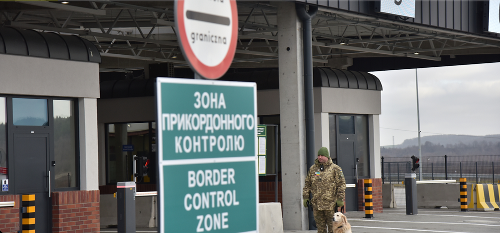 Poland: Stop cooperating with ICE on unlawful returns of Ukrainians Poland: Stop cooperating with ICE on unlawful returns of Ukrainians