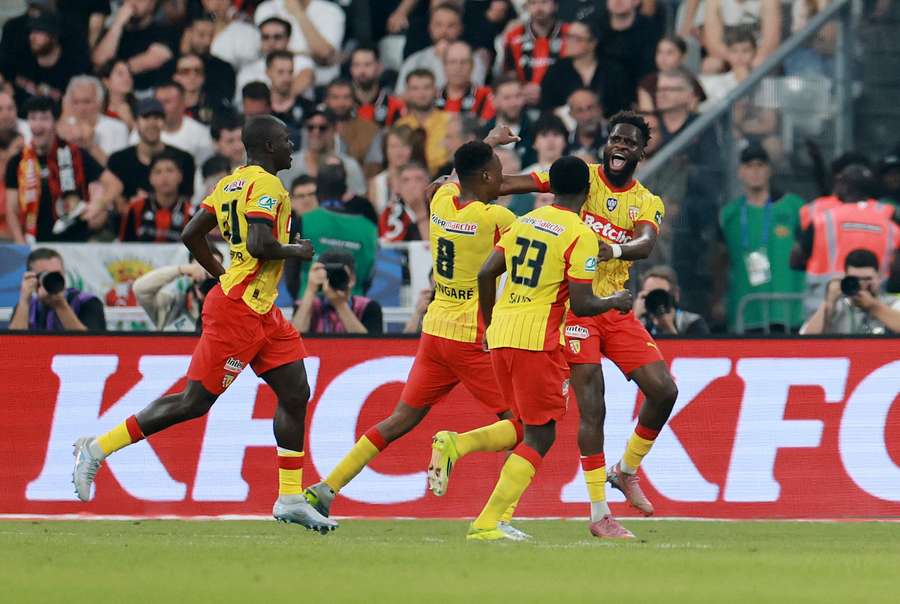 Lens celebrate Edouard's goal