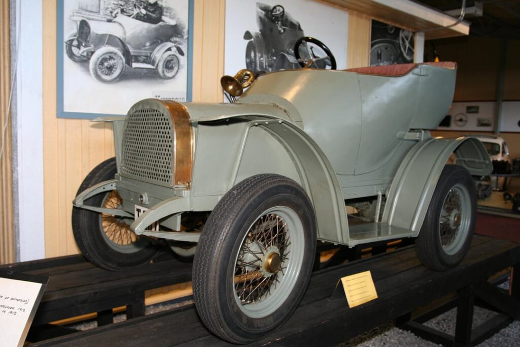 "Korvensuu" was the first — and so far the only truly indigenous Finnish _passenger car_ (1913)