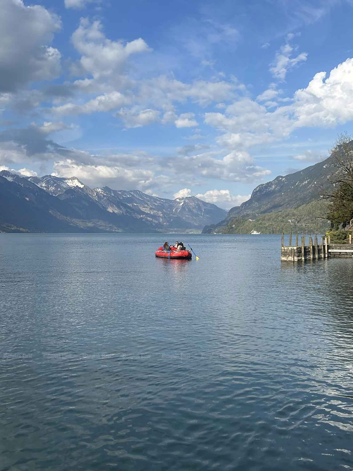 Raclette rafting at Lake Brienz.