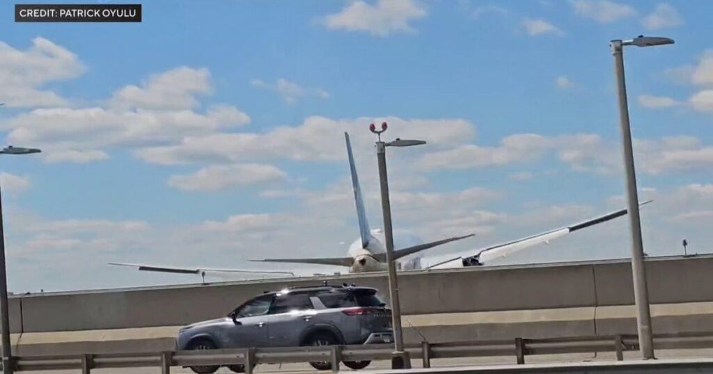 Video shows United flight strike truck on New Jersey Turnpike before landing at Newark Liberty Airport