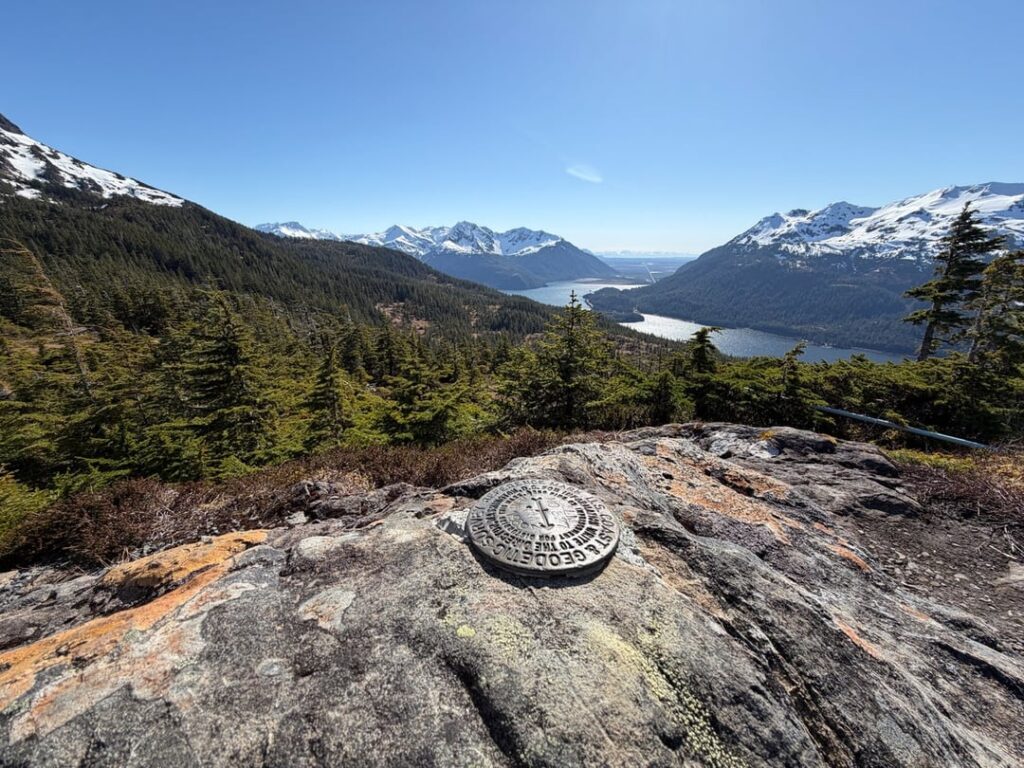 Around "Cordova" (Alaska, EEUU)