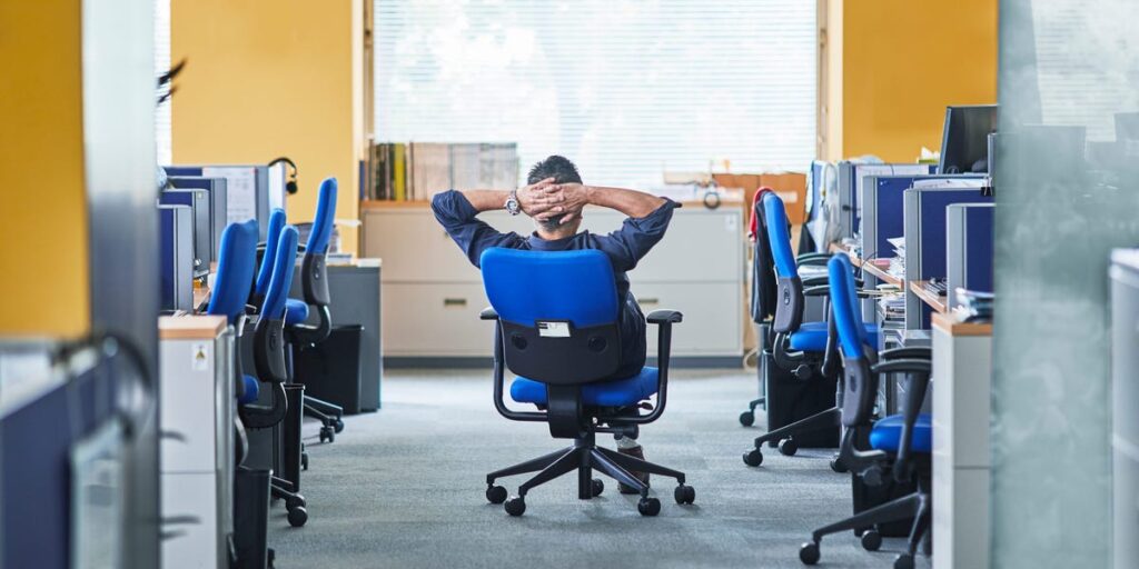 Coinbase's Manager Shake-up: AI Imagines the Era After 'Pure Managers'