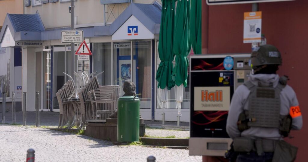 Police free 2 people after hostage alarm at German bank but find no perpetrators | National News