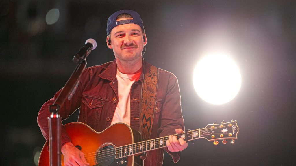 Country Music Star Loses Temper, Flips Piano Country Music Star Loses Temper, Flips Piano