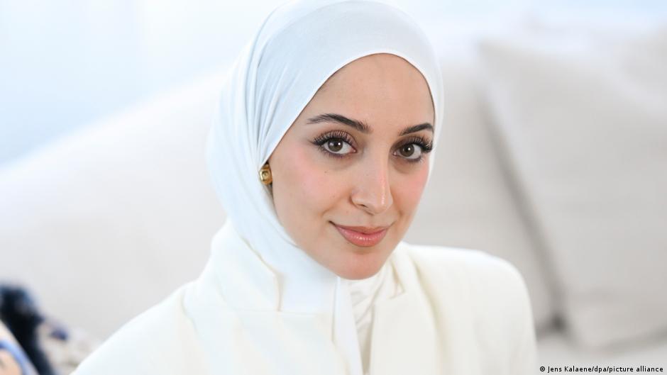 Hijab-wearing German beauty contestant takes on the AfD Hijab-wearing German beauty contestant takes on the AfD