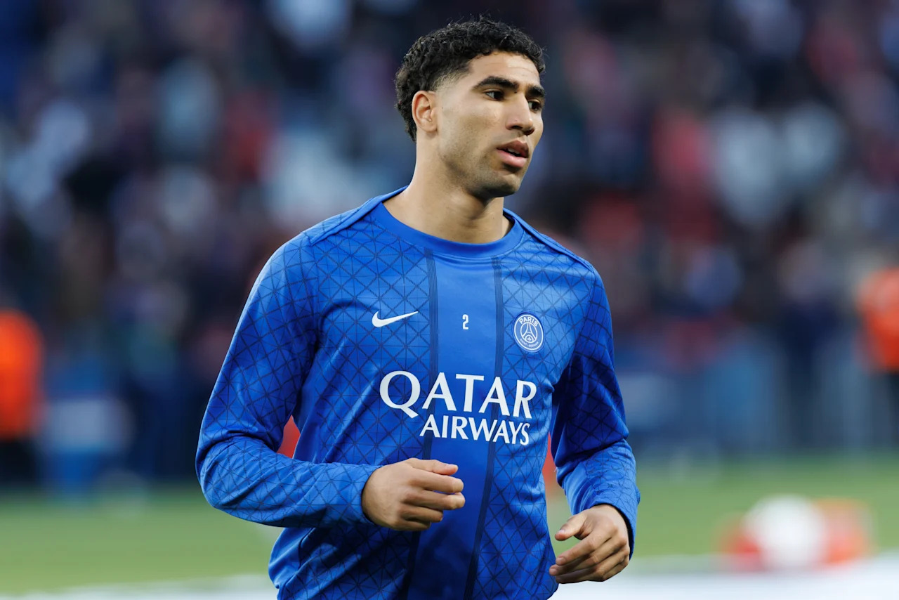 Paris, France - April 28: Achraf Hakimi of Paris Saint-Germain warms up prior to the UEFA Champions League 2025/26 Semi Final First Leg match between Paris Saint-Germain and FC Bayern München at Parc des Princes on April 28, 2026 in Paris, France. (Photo by Tnani Badreddine/DeFodi Images/DeFodi via Getty Images)