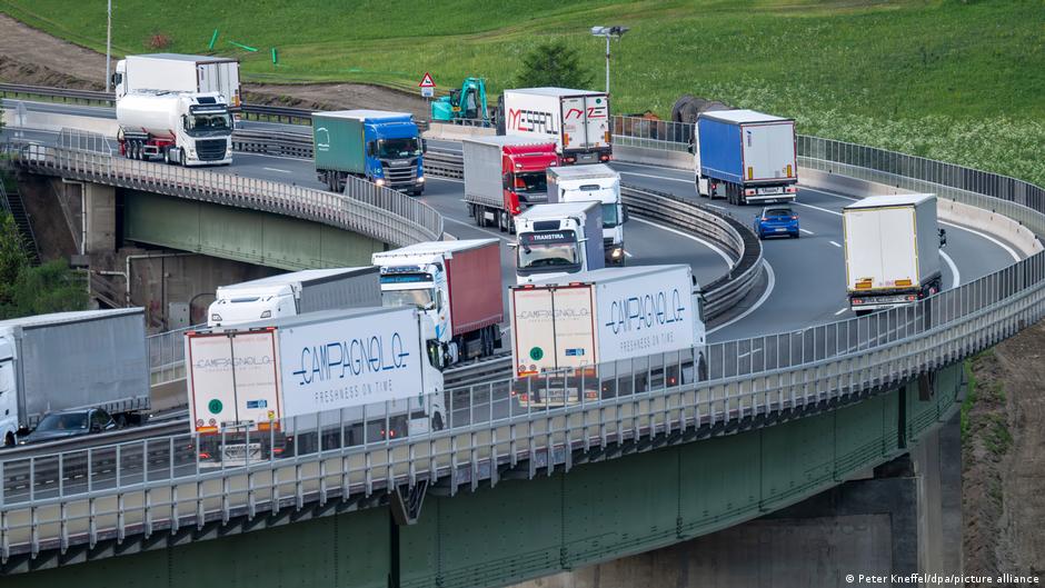 Germany news: Chaos possible as demo blocks Alpine pass Germany news: Chaos possible as demo blocks Alpine pass