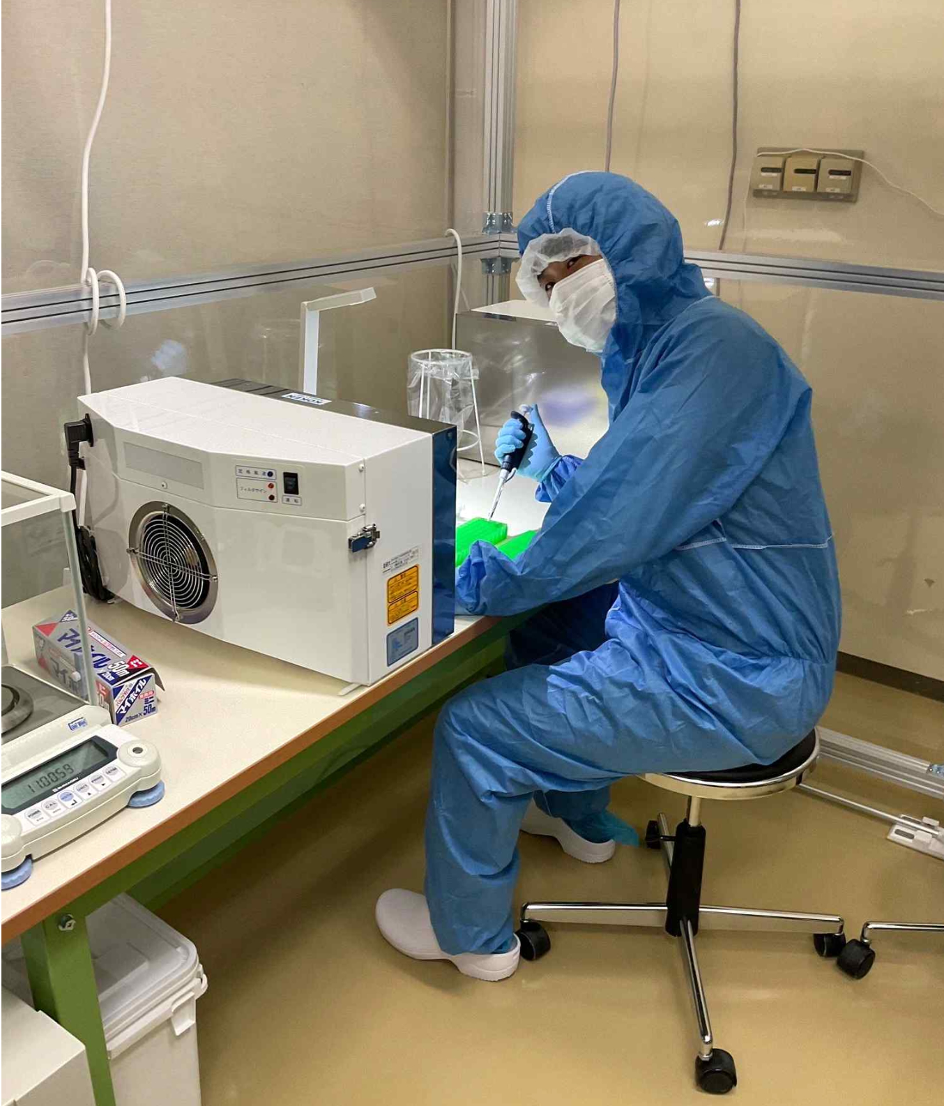 A scientist conducts a genome analysis of ancient dogs from the Korean Peninsula at Japan's Graduate University for Advanced Studies, Sokendai in Kanagawa, Japan. [KOREA HERITAGE SERVICE]