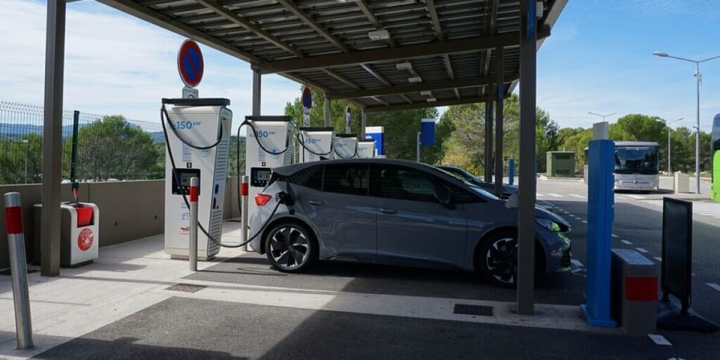 France EV charging points hit by breakdowns and price gaps of up to 490%, study finds France EV charging points hit by breakdowns and price gaps of up to 490%, study finds