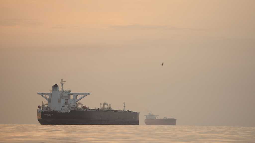 US fires at commercial ship while enforcing blockade on Iranian ports US fires at commercial ship while enforcing blockade on Iranian ports