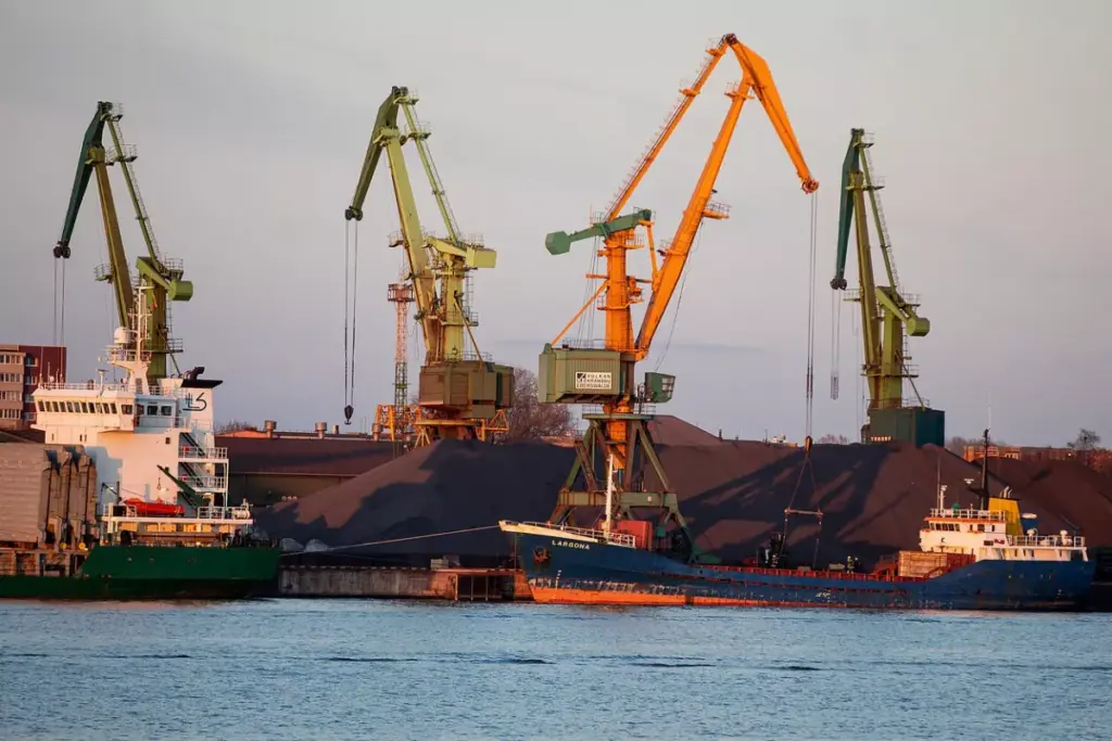 Lithuania to reconsider law allowing entry of nuclear-armed ships into its waters Lithuania to reconsider law allowing entry of nuclear-armed ships into its waters