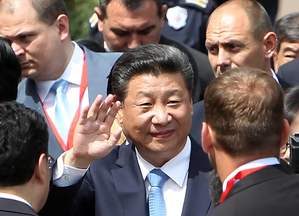 Chinese President Xi Jinping greets workers and citizens in Smederevo, Serbia, during a tour of the steel mill on June 19, 2016. Photo: EPA Chinese President Xi Jinping greets workers and citizens in Smederevo, Serbia, during a tour of the steel mill on June 19, 2016. Photo: EPA