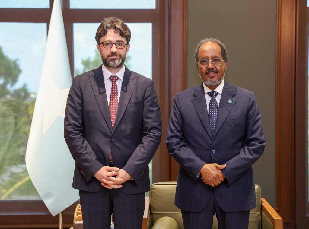Turkey thrust into Somalia political crisis after envoy meets outgoing president Turkey thrust into Somalia political crisis after envoy meets outgoing president