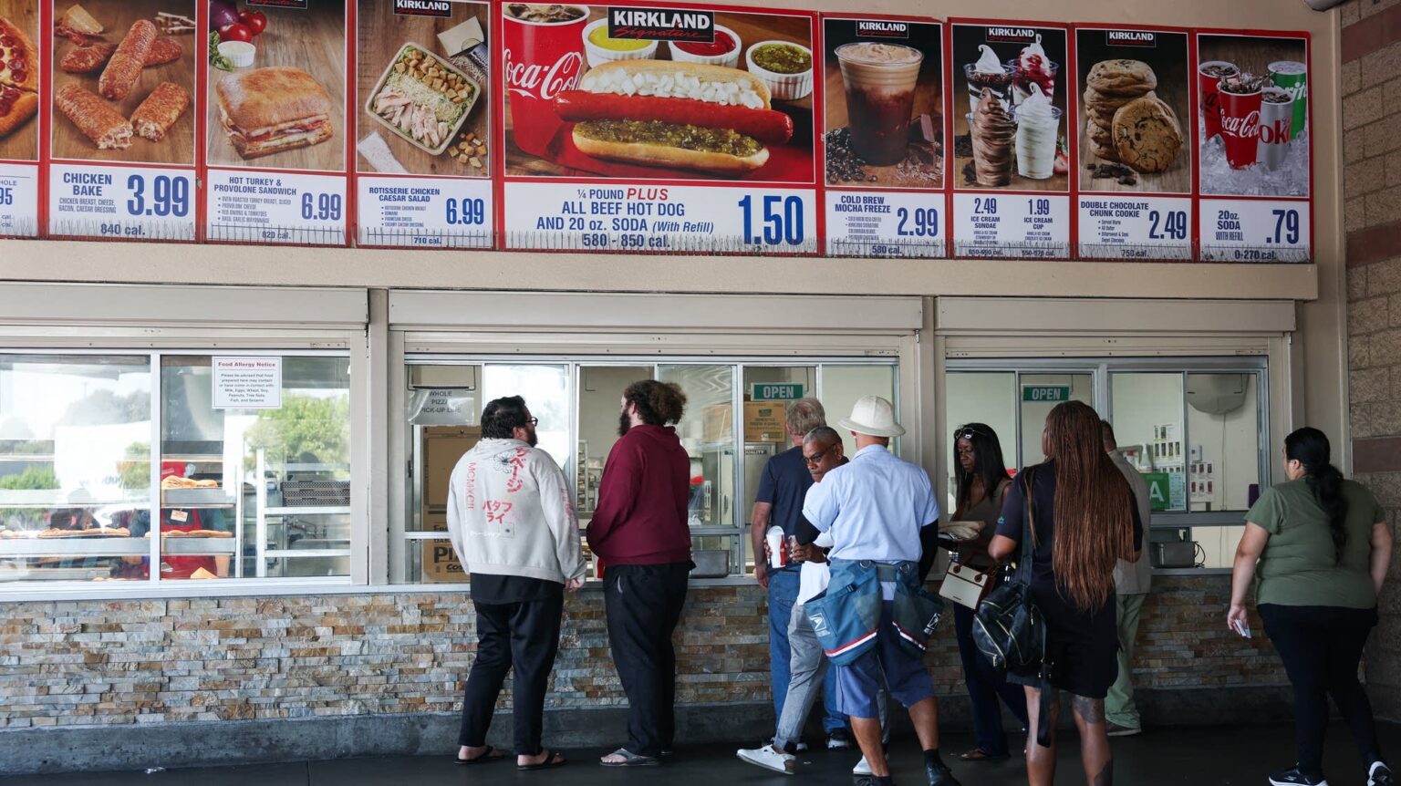 Why are wholesale clubs like Costco thriving in this economy? Wholesale club retailers have made moves to appeal to higher-income shoppers in recent years. But Costco has maintained the price of its food court hot dog, which has cost $1.50 since 1985.