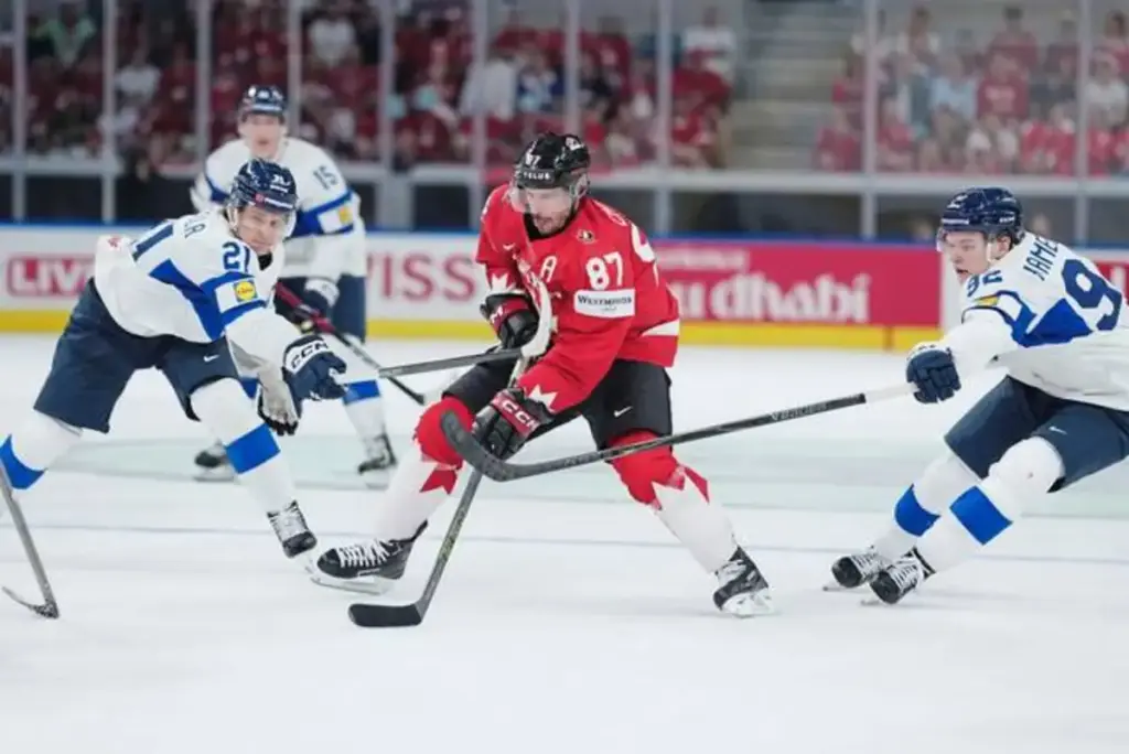 Penguins’ Sidney Crosby, Parker Wotherspoon held pointless in Canada’s loss to Finland