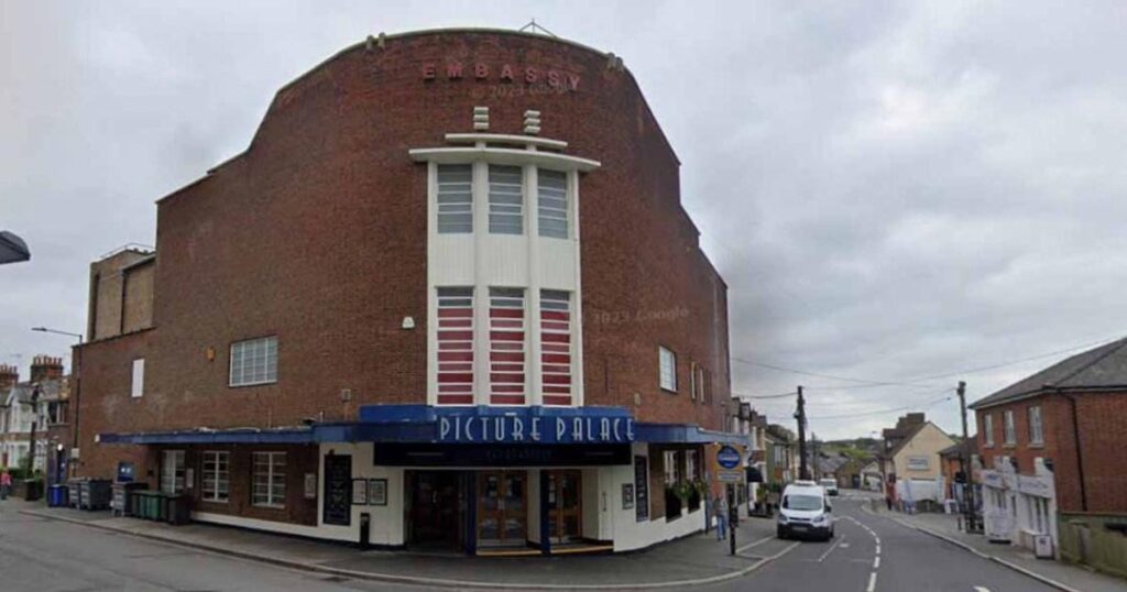 Wetherspoons responds after bar manager 'refuses' to serve Reform supporters