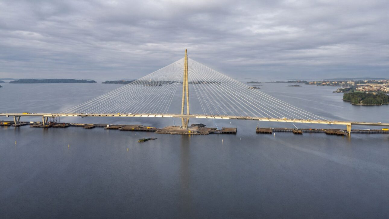 Kruunuvuorensilta Bridge