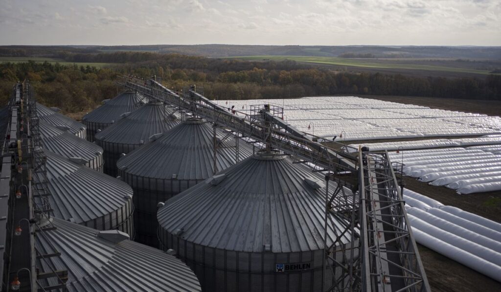 Russia accused of plundering Ukraine’s grain, coal and minerals in occupied territories Russia accused of plundering Ukraine’s grain, coal and minerals in occupied territories