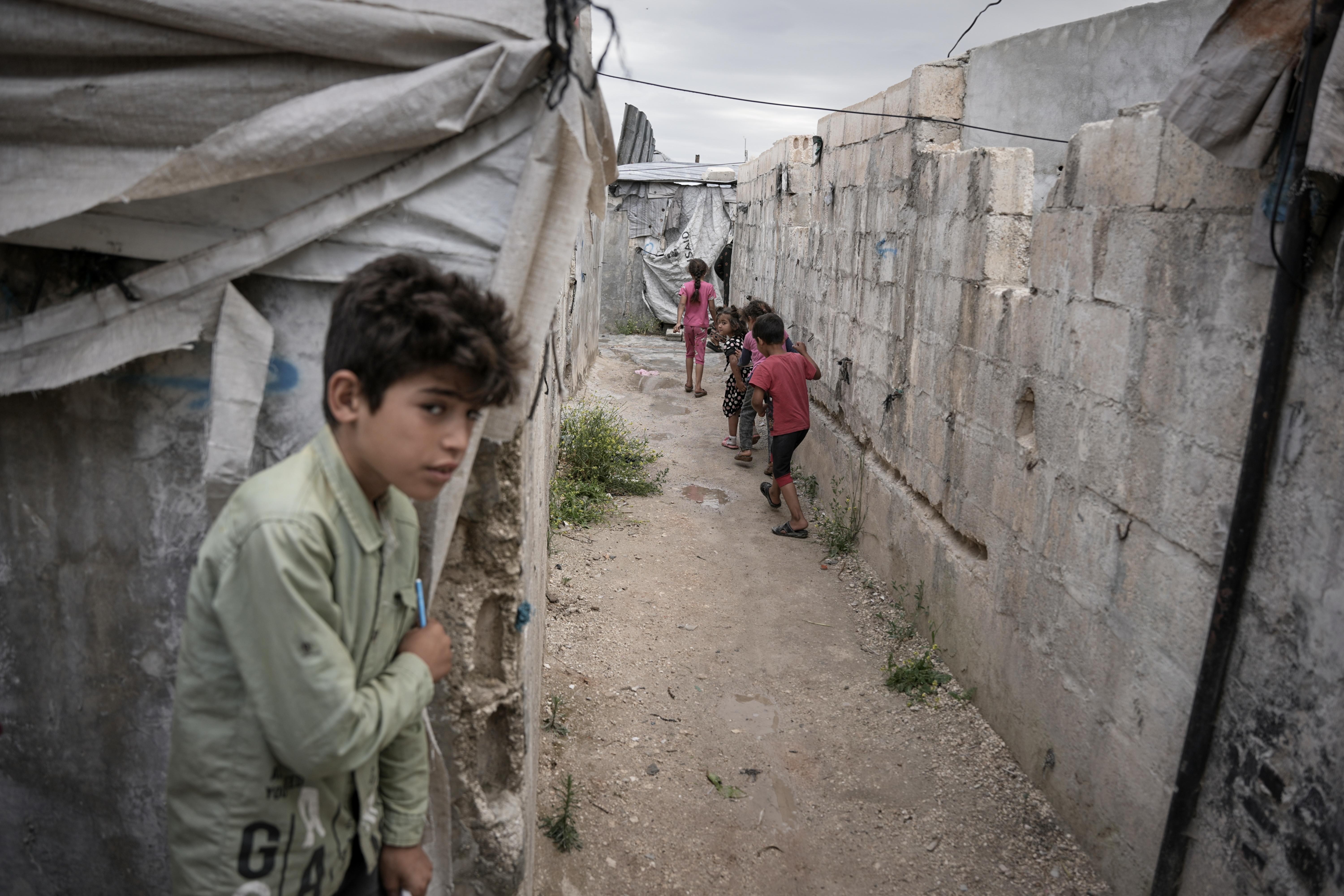 Children play through al-Karama camp.
