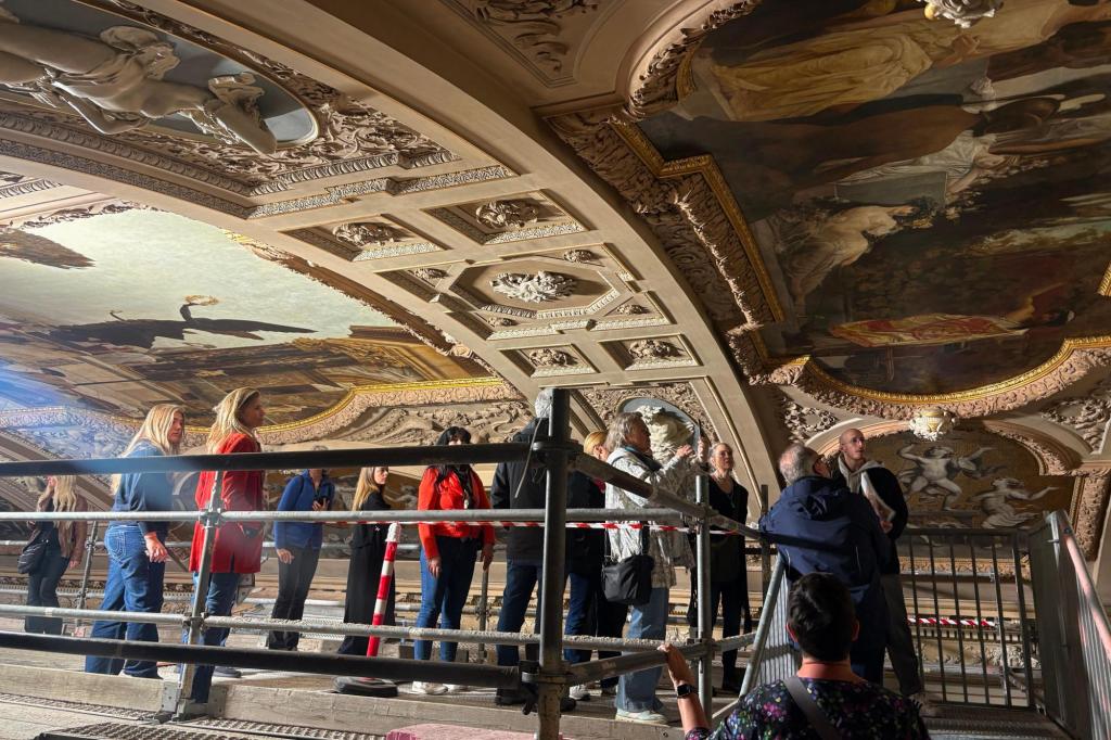 Klimt ceiling paintings on display in Vienna theater’s daily scaffolding tours Klimt ceiling paintings on display in Vienna theater’s daily scaffolding tours