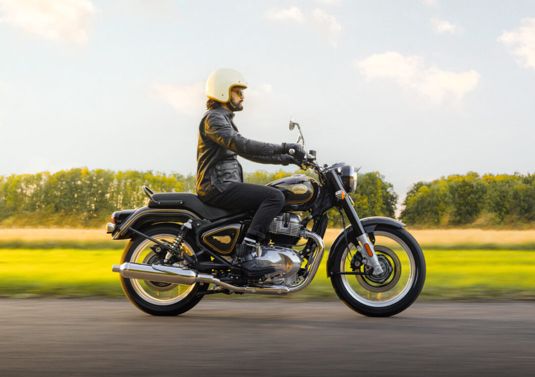 Royal Enfield Bullet 650 action