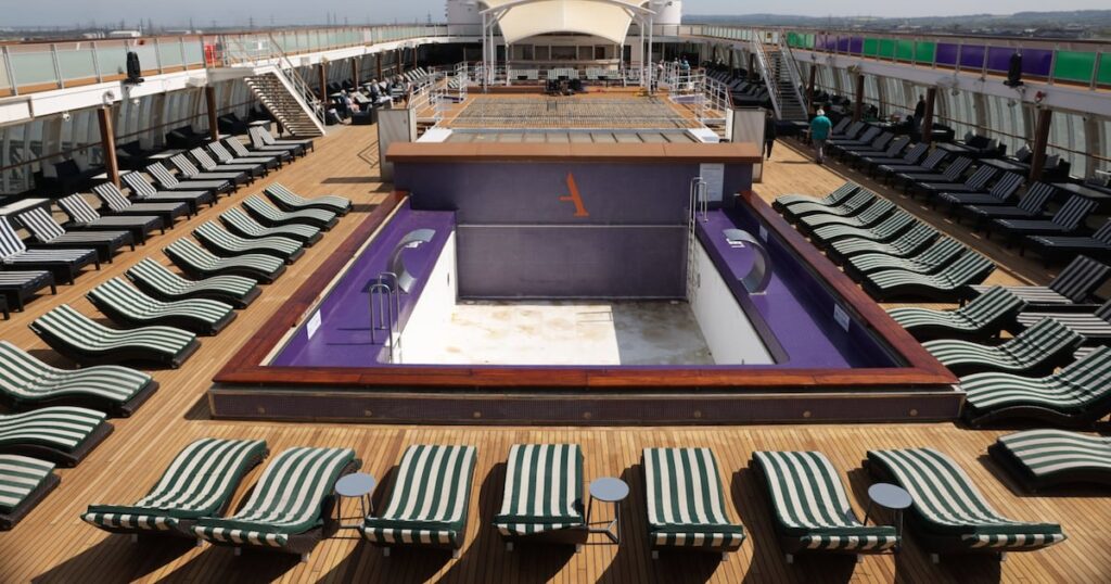 Cruise ship confined in France after suspected ‘stomach flu’ death allowed to resume operations – The Irish Times Cruise ship confined in France after suspected ‘stomach flu’ death allowed to resume operations – The Irish Times