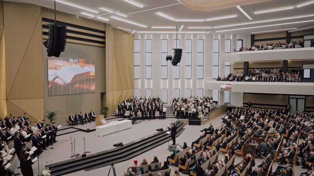 Outline audio tames Romania's largest evangelical church