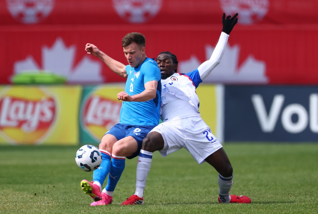 Haiti’s only player who lives in country still waiting for US visa as his squad prepares for World Cup – Chicago Tribune Haiti’s only player who lives in country still waiting for US visa as his squad prepares for World Cup – Chicago Tribune
