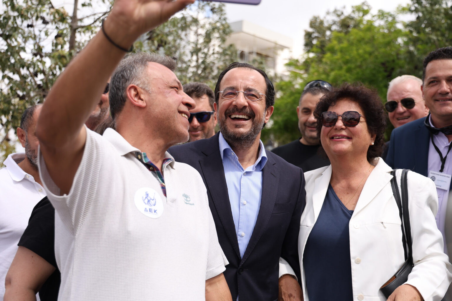 Old parties defy new challengers cover Old parties defy new challengers