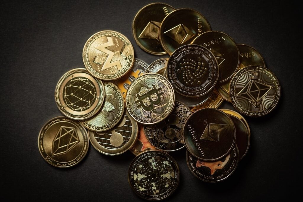 Crypto Billionaire Justin Sun Promises ‘Full Compliance’ After Crypto Exchange He Backs Sanctioned Over A TRX/USD Logo