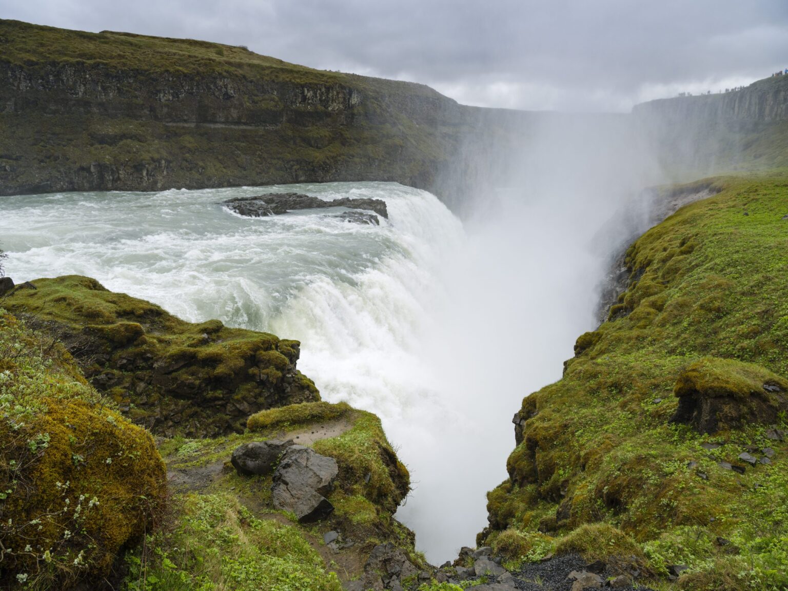 Rain and Drizzle Forecast Across Iceland as East Stays Dry Rain and Drizzle Forecast Across Iceland as East Stays Dry