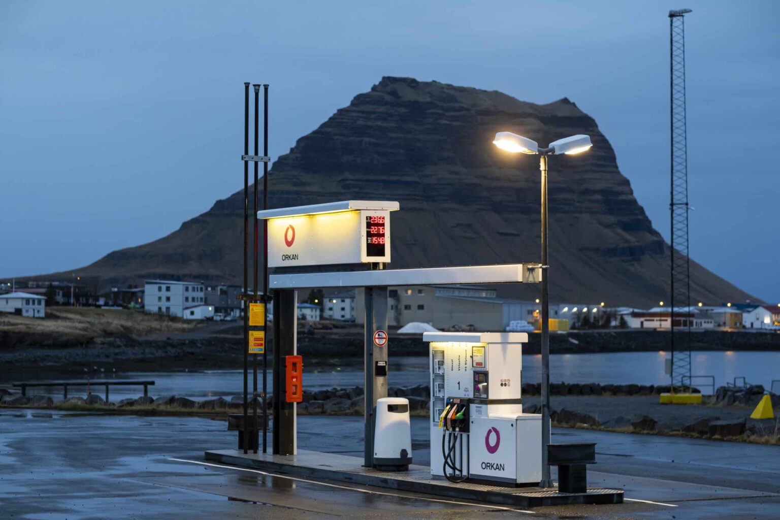 Petrol Costs Drop Across Iceland as Tax Reduction Takes Effect Petrol Costs Drop Across Iceland as Tax Reduction Takes Effect