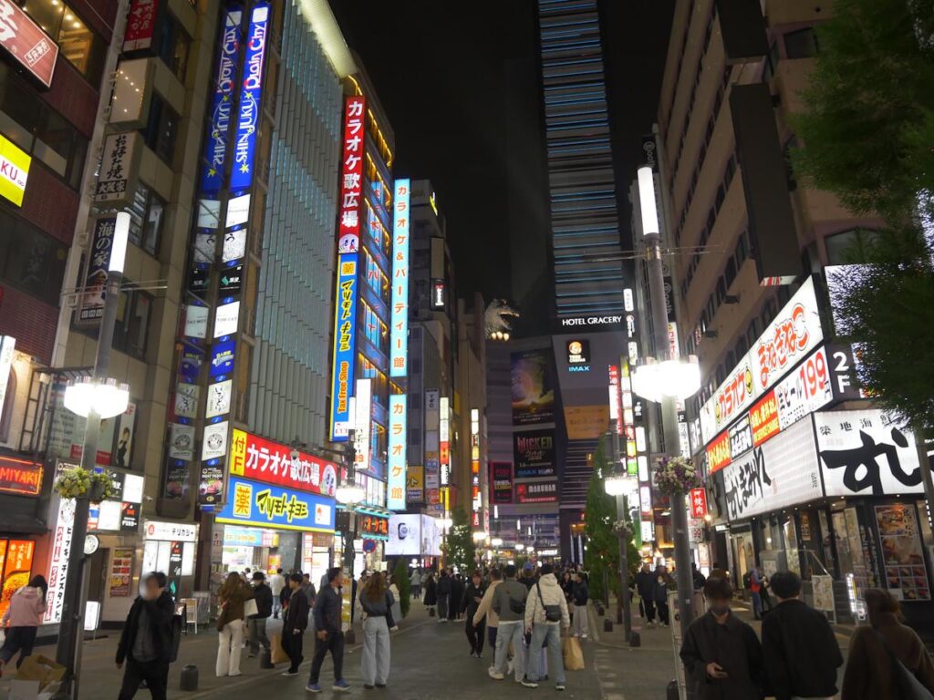 Tokyo police arrested a 37-year-old man who held a 16-year-old runaway from Kabukicho’s Toyoko area in his home for 20 days, forcing her into paid sex with 20 to 30 men while pocketing most of the money. Tokyo police arrested a 37-year-old man who held a 16-year-old runaway from Kabukicho's Toyoko area in his home for 20 days, forcing her into paid sex with 20 to 30 men while pocketing most of the money.