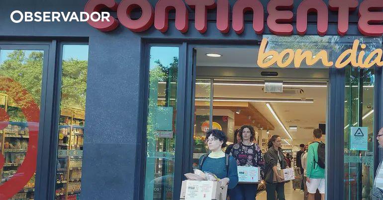 Climáximo removes food from store without paying in protest
