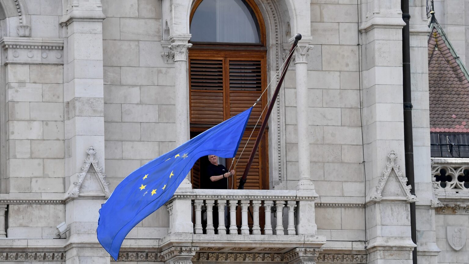 EU Flag Flown at Hungarian Parliament for the First Time in 12 Years as PM Magyar Takes Office EU Flag Flown at Hungarian Parliament for the First Time in 12 Years as PM Magyar Takes Office