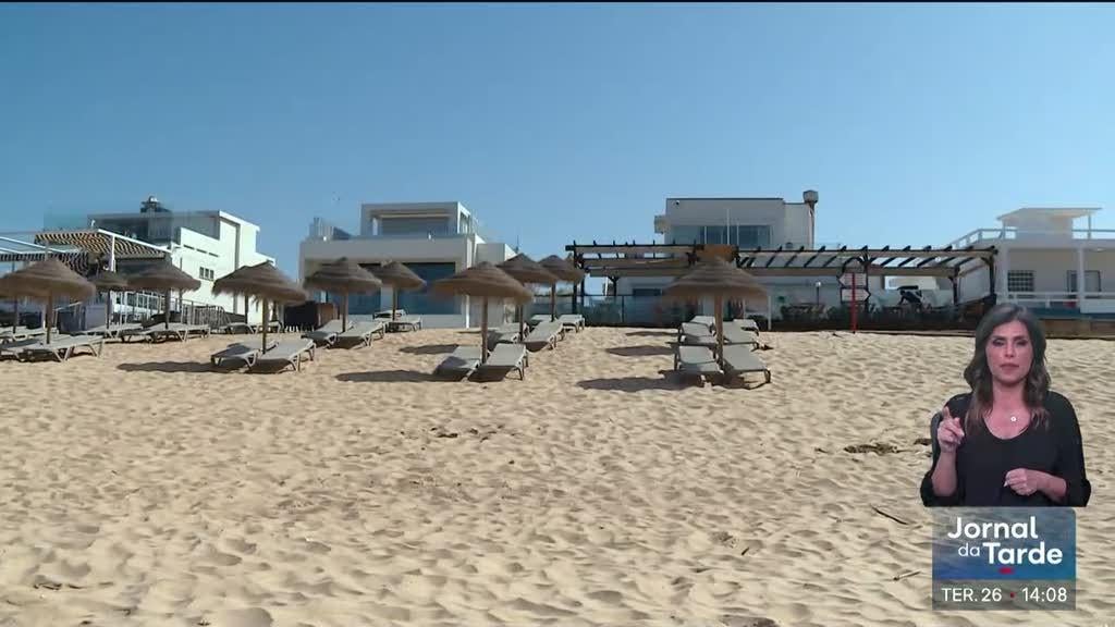 Dealers object to placement of sun umbrellas