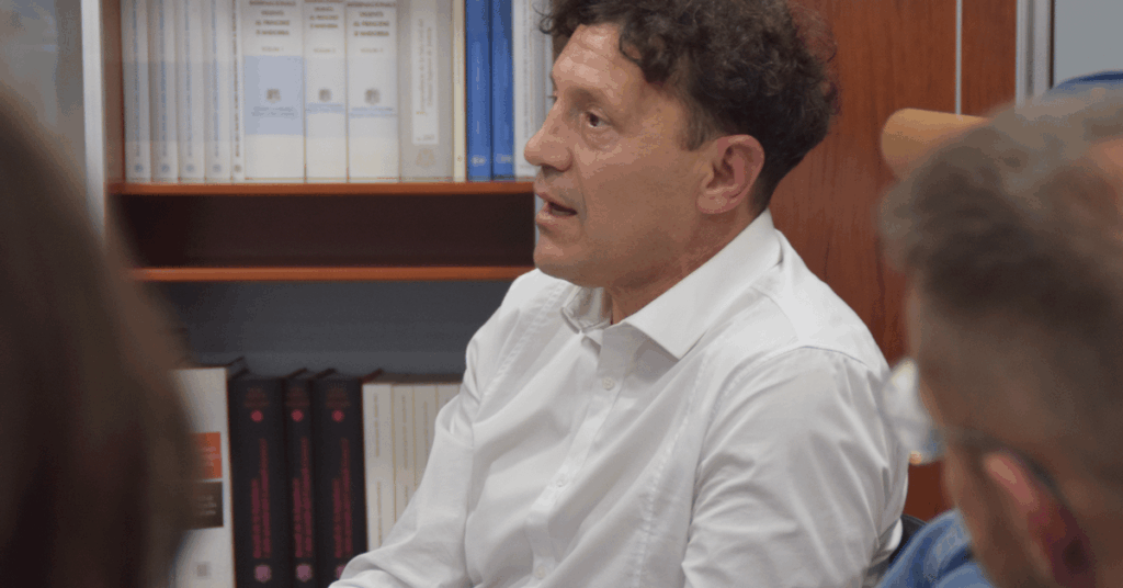 Argentinians, Peruvians and Colombians meet with the Government on Entry/Exit