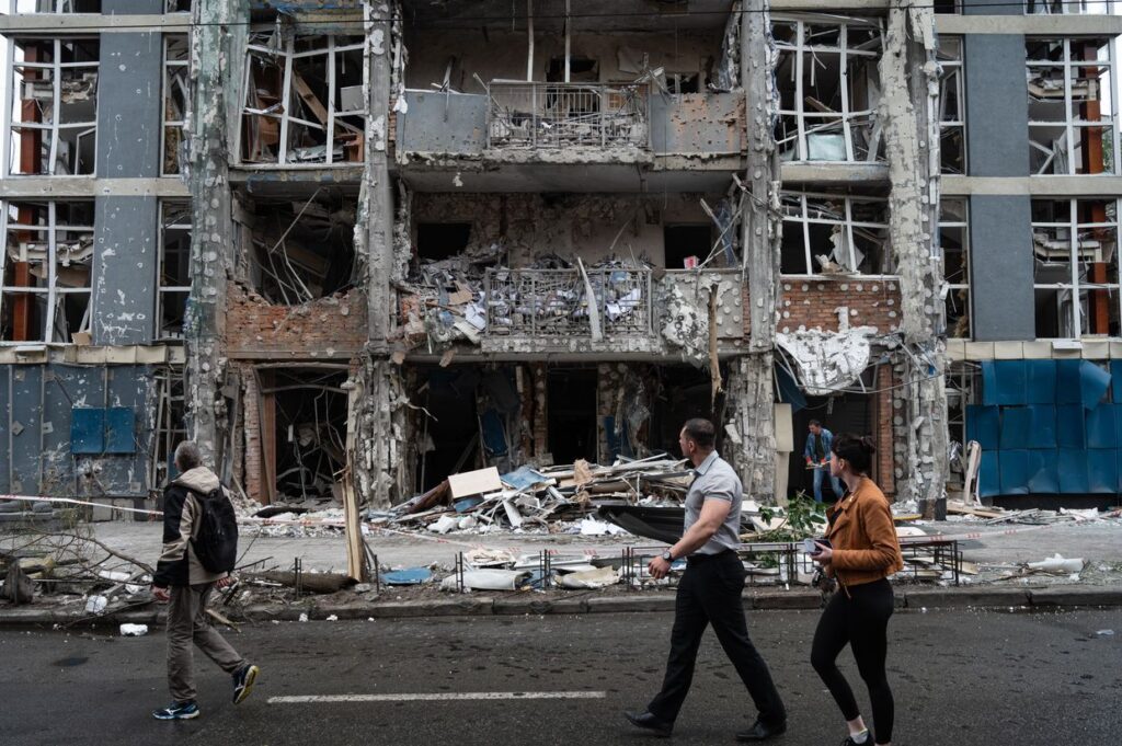 Ukraine war latest: Russia announces plans for new mass attacks on Kyiv as capital continues clean-up KI logo